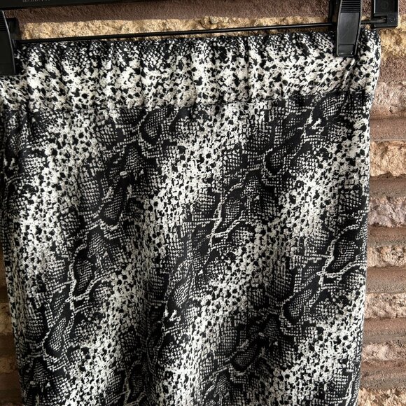 Veronica M. Black White Python Print Flare Skirt NWOT $89 Size XS - Picture 6 of 8